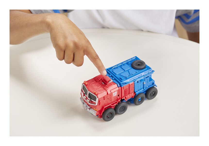 Transformers Smash Changer Optimus Prime Official Image  (7 of 7)